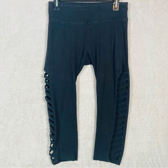 Betsey Johnson Performance Lattice Cutout Cropped Soft Legging Size Medium Black - Picture 1 of 8